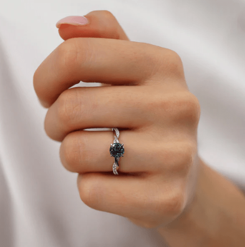 The Rise of Alexandrite: From Enigmatic Natural Beauty to the New Era of Lab-Grown Chatham&nbsp;Stones